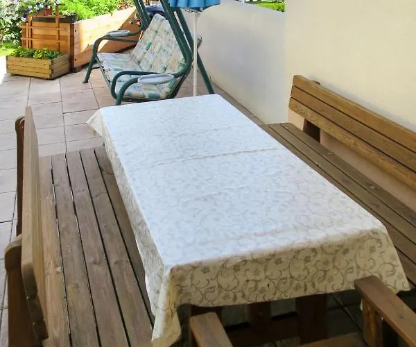 Holaus By Interhome Lägenhet